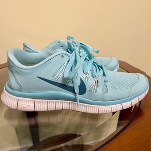 NIKE-Women’s Shoes-Size 7
